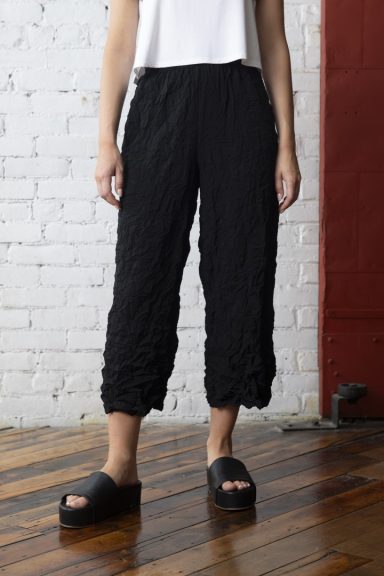 Olivia. By Habitat. Crimped Crepe Solid Easy Crop Pant. #110134.