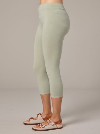 Cut Loose. Capri Legging In Solid Cotton Lycra. #2402111. (Special Order).