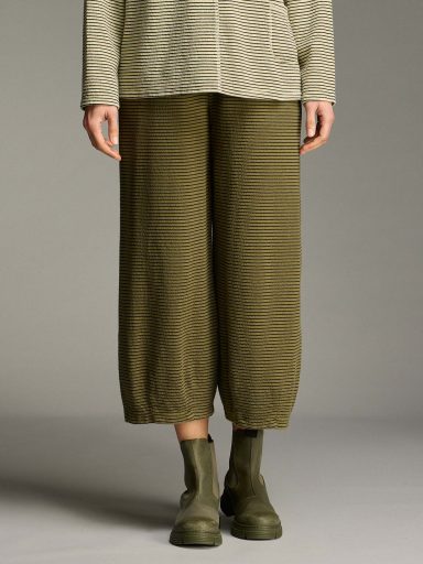 Cut Loose. Cropped Pant With Darts In Black Stripe Doublecloth. #0582088. (Special Order).
